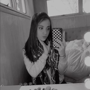 Meet your Posher, Olivia